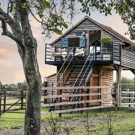 The Treehouse At Humblebee Hall Вустер Екстер'єр фото