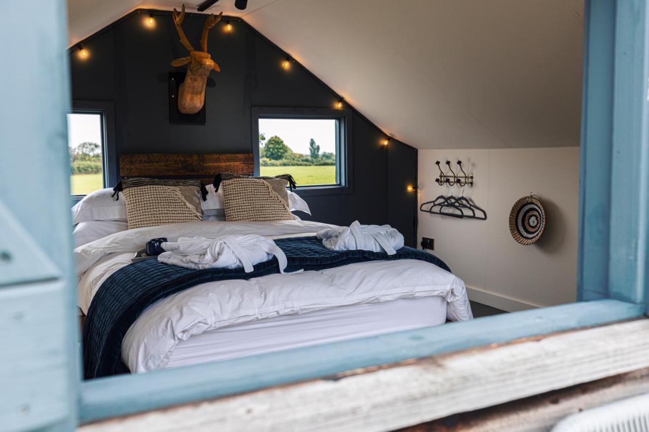 The Treehouse At Humblebee Hall Вустер Екстер'єр фото