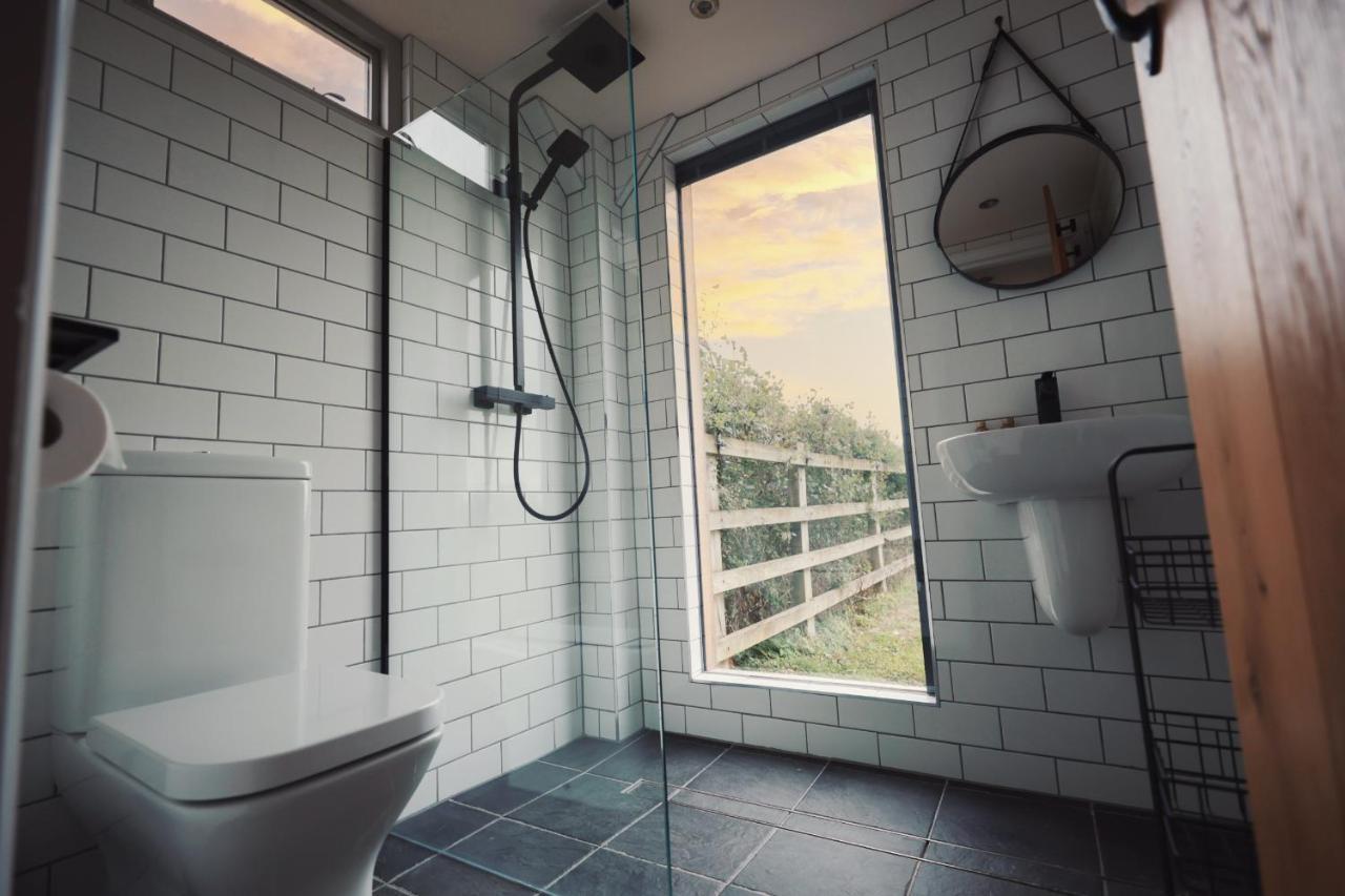 The Treehouse At Humblebee Hall Вустер Екстер'єр фото