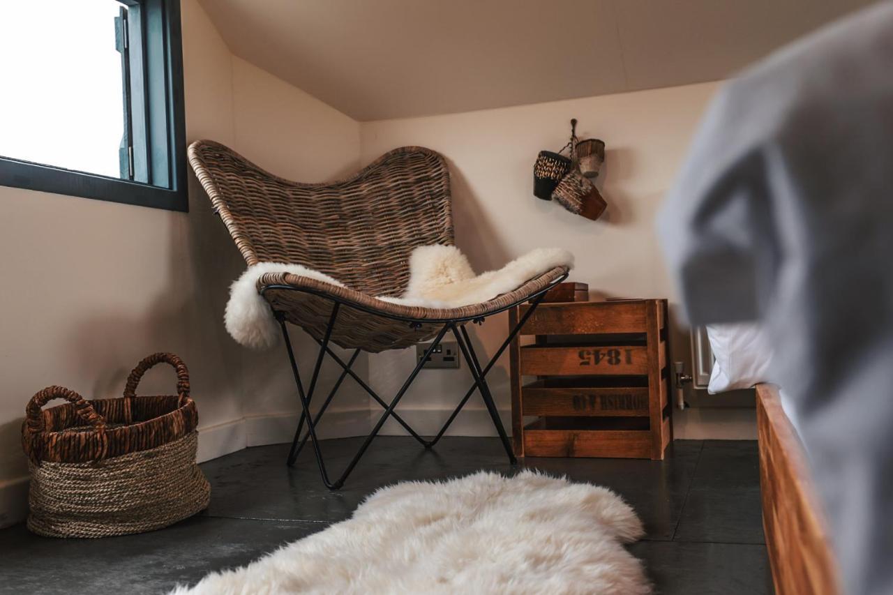 The Treehouse At Humblebee Hall Вустер Екстер'єр фото