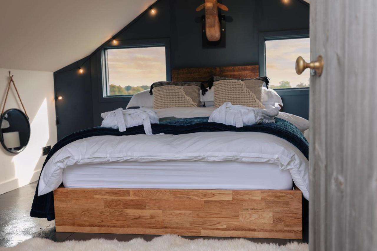 The Treehouse At Humblebee Hall Вустер Екстер'єр фото