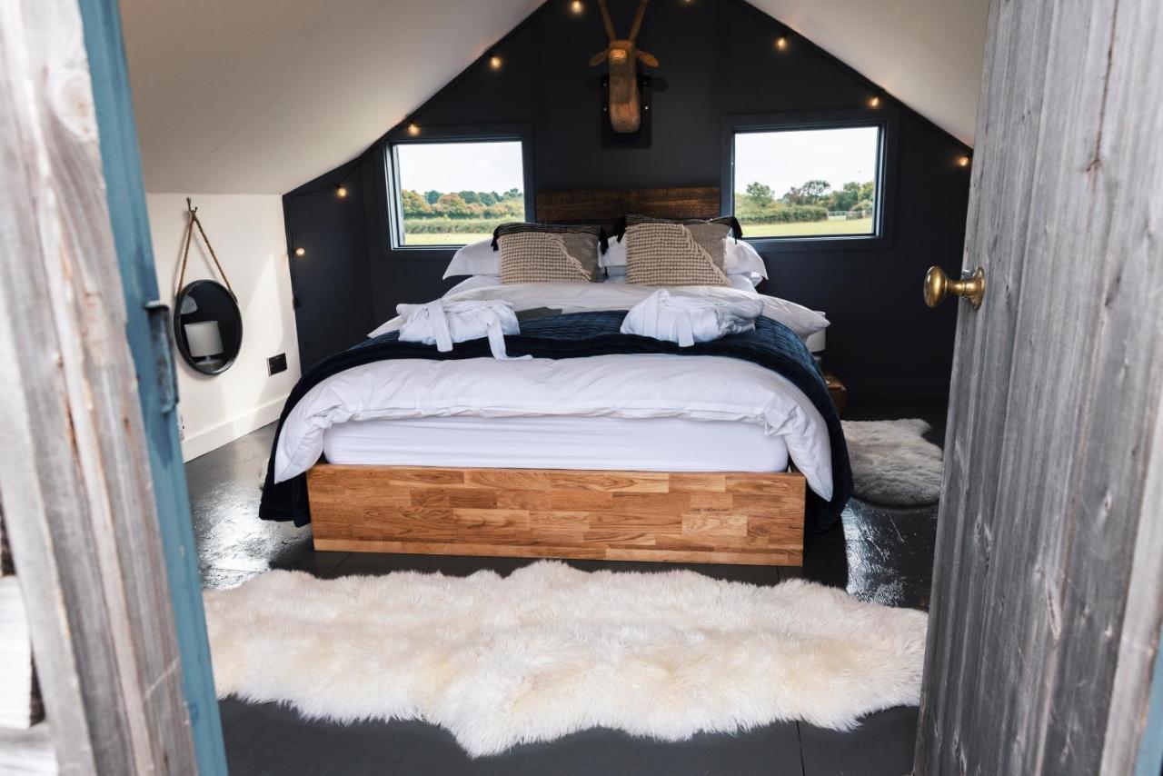 The Treehouse At Humblebee Hall Вустер Екстер'єр фото