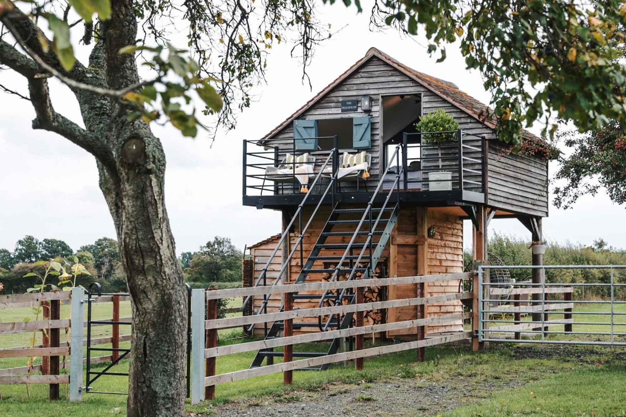 The Treehouse At Humblebee Hall Вустер Екстер'єр фото
